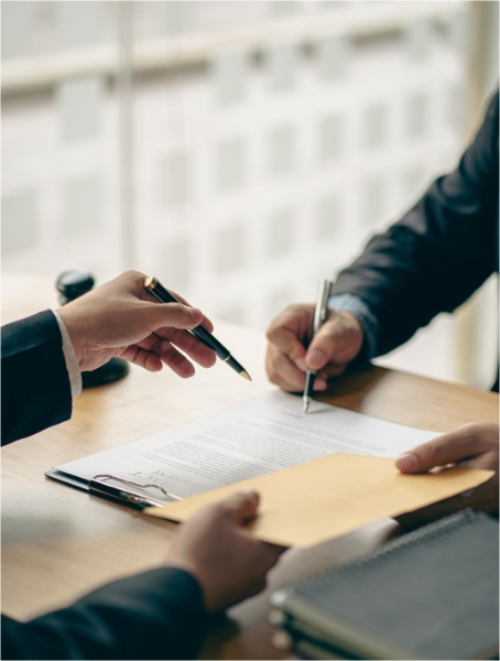 Signature contrat de travail en entreprise